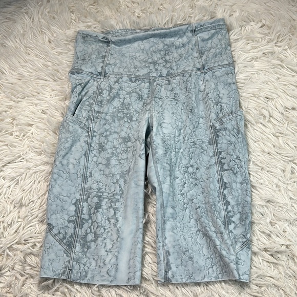 Lululemon Fast and Free Short 10" City Grit White Blue Fog - Picture 1 of 6